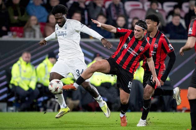 Europa League: FC Midtjylland - Nottingham Forest FC Midtjylland s Aral Simsir in action with Nottingham Forest s Ola Aina during the match between FC Midtjylland and Nottingham Forest in the Europa League 2nd match at MCH Arena in Herning on Thursday, March 19, 2026. (Photo: Bo Amstrup Ritzau Scanpix) , Herning Denmark Mors Copyright: BoxAmrstrupx xRitzauxScanpix BoxAmstrupx spdk20260319-221918-L