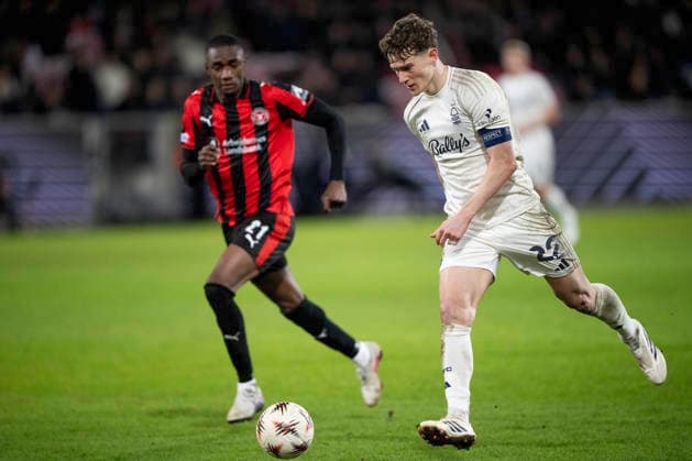 Europa League: FC Midtjylland - Nottingham Forest Nottingham Forest s Ryan Yates in action with FC Midtjylland s Denil Castillo during the match between FC Midtjylland and Nottingham Forest in the Europa League 2nd match at MCH Arena in Herning on Thursday, March 19, 2026. (Photo: Bo Amstrup Ritzau Scanpix) , Herning Denmark Mors Copyright: BoxAmrstrupx xRitzauxScanpix BoxAmstrupx spdk20260319-221511-L