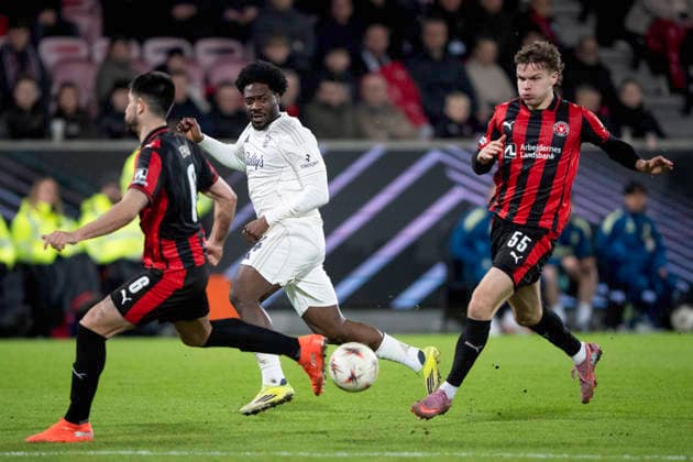 Europa League: FC Midtjylland - Nottingham Forest Nottingham Forest s Ola Aina in action with FC Midtjylland s Martin Erlic and Viktor Bak during the match between FC Midtjylland and Nottingham Forest in the Europa League 2nd leg at MCH Arena in Herning on Thursday, March 19, 2026. (Photo: Bo Amstrup Ritzau Scanpix) , Herning Denmark Mors Copyright: BoxAmrstrupx xRitzauxScanpix BoxAmstrupx spdk20260319-222425-L
