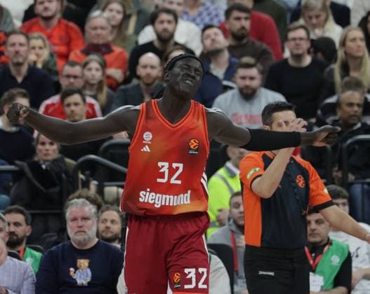 Fassungslos . . . Bayerns 32 Wenyen GABRIEL. Basketball: Bayern - Dubai. Euroleague, FC Bayern Basketball - Dubai Basketball, Runde 32, Saison 2025-2026, am 19.03.2026 in Muenchen, S A P G A R D E N, Deutschland. Quelle Copyright Credit : Oryk HAIST
