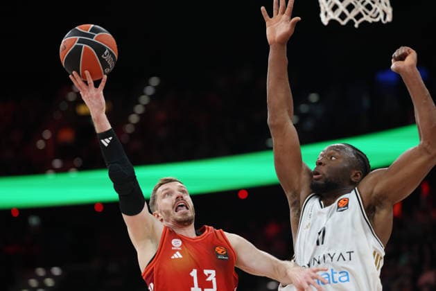 Andreas Obst (FC Bayern Basketball, 13) mit Mfiondu Kabengele (Dubai Basketball, 17), GER, FC Bayern Basketball vs. Dubai Basketball, Basketball, Euroleague, 32. Spieltag, Saison 2025 2026, 19.03.2026, GER, FC Bayern Basketball vs. Dubai Basketball, Basketball, Euroleague, 32. Spieltag, Saison 2025 2026, 19.03.2026 Muenchen Copyright: xEibner-Pressefoto JennixMaulx EP_JML