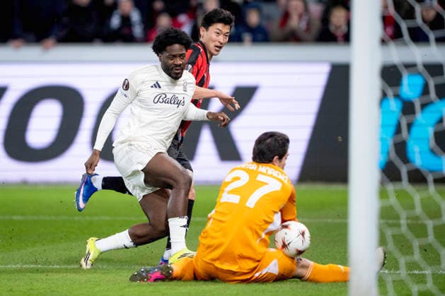 Europa League: FC Midtjylland - Nottingham Forest Nottingham Forest s goalkeeper Stefan Ortega and Ola Aina in action with FC Midtjylland s Cho Gue-Sung during the match between FC Midtjylland and Nottingham Forest in the Europa League 2nd match at MCH Arena in Herning on Thursday, March 19, 2026. (Photo: Bo Amstrup Ritzau Scanpix) , Herning Denmark Mors Copyright: BoxAmrstrupx xRitzauxScanpix BoxAmstrupx spdk20260319-223301-L