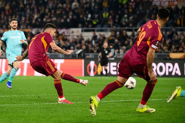 Lorenzo Pellegrini of AS Roma scores the goal of 3-3 during the UEFA Europa League 2025 2026 football match between AS Roma and Bologna FC 1909 at Stadio Olimpico in Roma (Italy), March 19, 2026. andreaxstaccioli