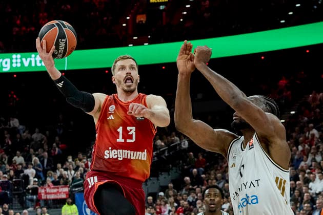 Turkish Airlines EuroLeague Basketball, FC Bayern Munich Basketball vs Dubai Basketball, München FC Bayern Basketball, Munich FC Bayern Basketball, Dubai Basketball, 2026-03-19 in München (SAP Garden) OBST Andreas (FC Bayern Munich Guard (G) Nr13-BAY13), KABENGELE Mfiondu (Dubai Basketball Center (C) Nr17-DUB17) sportworld München SAP Garden Bayern Deutschland
