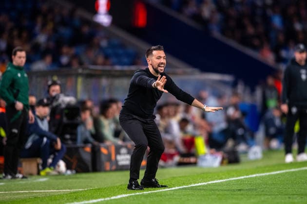 March 19, 2026, Porto, Porto, Portugal: PORTO, PORTUGAL - MARCH 18: FRANCESCO FARIOLI head coach of FC Porto is seen on action during the UEFA Europa League 2025 26 Round of 16 second leg between FC Porto and VfB Stuttgart at Estadio do Dragao on March 19, 2026 in Porto, Portugal Porto Portugal - ZUMAl192 20260319_zsp_l192_054 Copyright: xMiguelxLemosx
