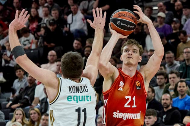 Turkish Airlines EuroLeague Basketball, FC Bayern Munich Basketball vs Dubai Basketball, München FC Bayern Basketball, Munich FC Bayern Basketball, Dubai Basketball, 2026-03-19 in München (SAP Garden) HOLLATZ Justus (FC Bayern Munich Guard (G) Nr21-BAY21), KONDIC Kosta (Dubai Basketball Guard (G) Nr11-DUB11) sportworld München SAP Garden Bayern Deutschland