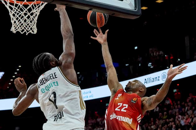 Turkish Airlines EuroLeague Basketball, FC Bayern Munich Basketball vs Dubai Basketball, München FC Bayern Basketball, Munich FC Bayern Basketball, Dubai Basketball, 2026-03-19 in München (SAP Garden) MIKE Isiaha (FC Bayern Munich Forward (F) Nr22-BAY22), KABENGELE Mfiondu (Dubai Basketball Center (C) Nr17-DUB17) sportworld München SAP Garden Bayern Deutschland