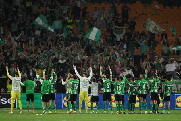 ESP: Real Betis v Panathinaikos FC. UEFA Europa League. Round of 16, second Leg. Real Betis players and Real Betis fans during the UEFA Europa League match, Round of 16, second leg between Real Betis and Panathinaikos FC. Olimpico de la Cartuja Stadium on March 18, 2026 in Sevilla, Spain. kpng Copyright: xAntonioxPozox xPRESSINPHOTOx AP_260319_BET_PAN_049