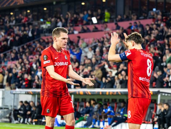 Fussball: Europa: UEFA Europa League 2025 2026 - Achtelfinale, 19.03.2026 - SC Freiburg vs. KRC Genk - Europa-Park Stadion (Freiburg im Breisgau, Deutschland); Torjubel SC Freiburg Matthias Ginter (SC Freiburg, 28) und Maximilian Eggestein (SC Freiburg, 8) Copyright: xAmiirxAmedjouax