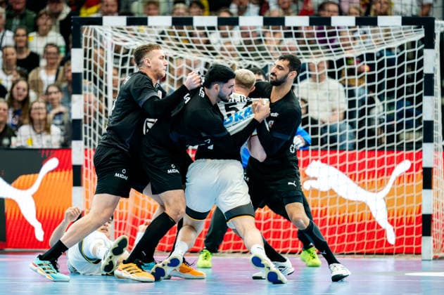 Dortmund 19.03.2026, Handball, Herren, Länderspiel, Deutschland Ägypten Justus Fischer (Deutschland, Nr. 54) im Zweikampf mit der ägyptischen Abwehr. Dortmund Westfalenhalle NRW Germany