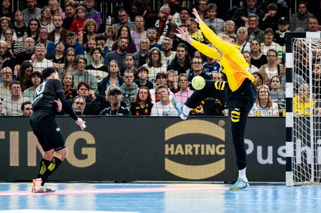 Dortmund 19.03.2026, Handball, Herren, Länderspiel, Deutschland Ägypten Parade von David Späth (Deutschland, 1) gegen Belal Masoud (Ägypten, 20) Dortmund Westfalenhalle NRW Germany