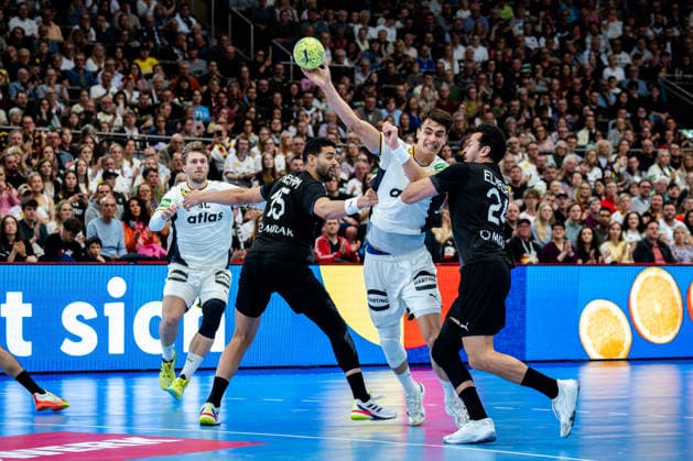 Dortmund 19.03.2026, Handball, Herren, Länderspiel, Deutschland Ägypten Julian Köster (Deutschland, 18) im Zweikampf mit Ahmed Hesham (Ägypten, 15, li.) und Ibrahim El-Masry (Ägypten, 24, re.) Dortmund Westfalenhalle NRW Germany