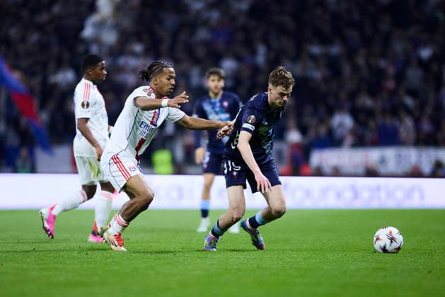 Olympique Lyonnais v Real Club Celta - Europa League DECINES-CHARPIEU, FRANCE - MARCH 19: Williot Swedberg of Celta de Vigo competes for the ball with Steeve Kango of Olympique Lyonnais during the UEFA Europa League 2025 26 Round of 16 Second Leg match between Olympique Lyonnais and Real Club Celta at OL Stadium on March 19, 2026 in Decines-Charpieu, France. DECINES-CHARPIEU OL Stadium Spain Copyright: xDiegoxSimonx