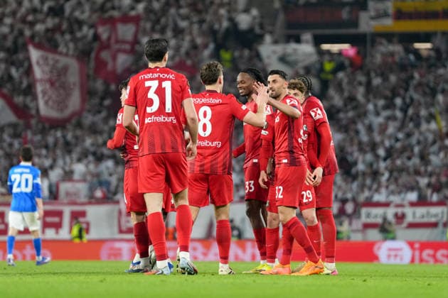 Igor Matanovic (SC Freiburg, 31), Maximilian Eggestein (SC Freiburg, 08), Vincenzo Grifo (SC Freiburg, 32) Torjubel, Emotionen, Torschuss, Abschluss, Torerfolg, Tor, Treffer, Rekordtorschütze, Rekord, 106. Pflichtspieltor für den Club, Nils Petersen überboten, Jubiläum , Deutschland, Fussball, UEFA Europa League, Achtelfinale, Rückspiel, 2025 2026, SC Freiburg vs. KRC Genk, 19.03.2026, Europa-Park Stadion, Freiburg, Deutschland Freiburg Europa-Park Stadion Baden-Württemberg Deutschland Copyright: xArnexAmbergx