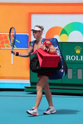 March 19, 2026, Miami Gardens, Florida, United States Of America: MIAMI GARDENS, FLORIDA - MARCH 19: Alexandra Eala of the Philippines defeats Laura Siegemund of Germany during their match on day 3 of the Miami Open at Hard Rock Stadium on March 19, 2026 in Miami Gardens, Florida. ...People: Laura Siegemund Miami Gardens United States Of America - ZUMAs214 20260319_ada_s214_011 Copyright: xSMGx