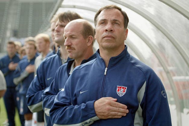 USA V Denmark, International Friendly, Länderspiel, Nationalmannschaft Bruce Arena head coach of USA lines up for the National Anthem before the International Friendly match between USA and Denmark at Home Depot Center Carson on January 18, 2004 in California, United States. California Home Depot Center Carson United States United States Copyright: xAllstarxPicturexLibraryxLtdx