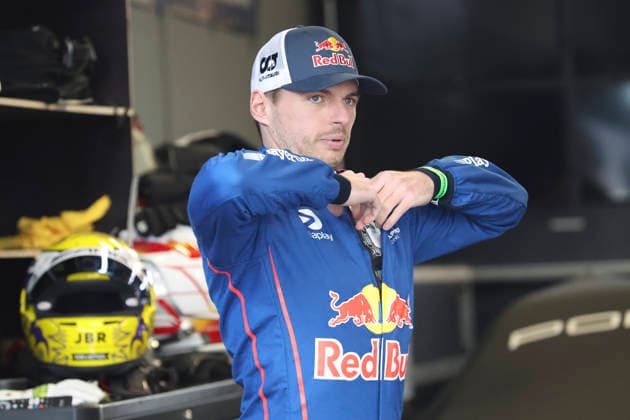 Max Verstappen schaut bei der NLS Nürburgring Langstrecken Serie am 20. March 2026 in Nürburg, Deutschland. (Foto von Oliver Kaelke DeFodi Images) +++ Max Verstappen looks on during Formula Red Bull Formula Nürburgring on March 20, 2026 in Nürburg, Germany. (Photo by Oliver Kaelke DeFodi Images) (Photo by Oliver Kaelke DeFodi Images) - *** Max Verstappen looks on during NLS Nürburgring Endurance Series on March 20, 2026 in Nürburg, Germany Photo by Oliver Kaelke DeFodi Images Max Verstappen looks on during Formula Red Bull Formula Nürburgring on March 20, 2026 in Nürburg, Germany Photo by Oliver Kaelke DeFodi Images Photo by Oliver Kaelke DeFodi Images