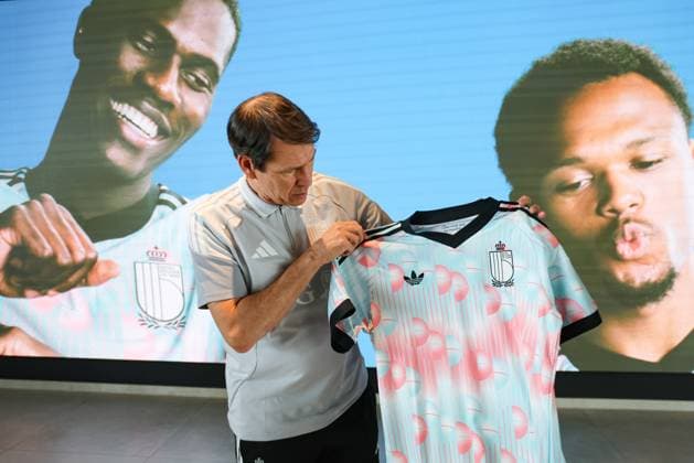 Belgium s head coach Rudi Garcia poses for the photographer with the new national shirt after a press conference, PK, Pressekonferenz of the Red Devils, the Belgian national soccer team, in Tubize on Friday 20 March 2026. The team is preparing for its friendly games against the United States and Mexico. These games are preparation games of the 2026 World Cup. BRUNOxFAHY  x168325420x
