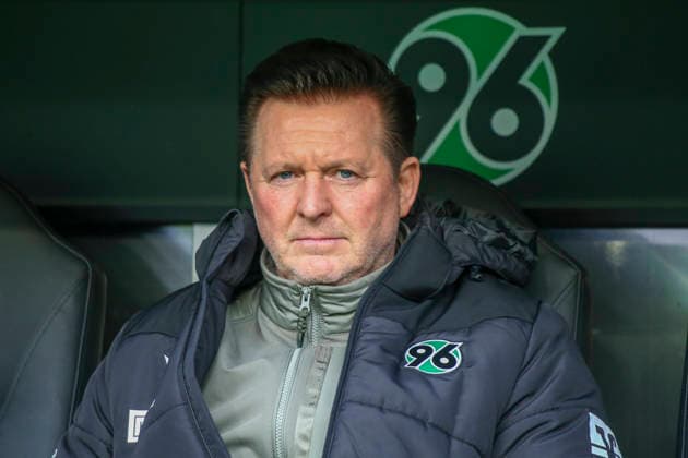 Deutschland: Fussball 2.Bundesliga 2025 2026, 27. Spieltag - Hannover 96 vs Eintracht Braunschweig- Heinz von Heiden Arena Stadion (Hannover): Mimik, Gesichtsausdruck, Emotion Christian Titz (Trainer Hannover 96) Hannover
