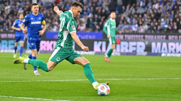 20.03.2026 - Fussball - Saison 2025 2026 - 2. Fussball - Bundesliga - 27. Spieltag: Karlsruher SC KSC Karlsruhe - SpVgg Greuther Fürth SGF ( Kleeblatt ) - Sportfoto Zink - xwoxzix - DFL regulations prohibit any use of photographs as image sequences and or quasi-video - only for editorial use - Felix Klaus (30, SpVgg Greuther Fürth )
