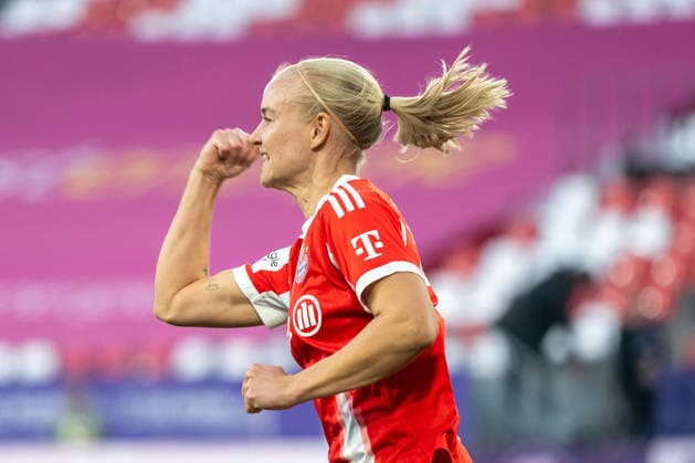 Pernille Harder (FC Bayern Muenchen, 21) bejubelt ihr Tor zum 1:0. SGS Essen vs. FC Bayern Muenchen, Fussball, Frauen Bundesliga, 21. Spieltag, Saison 2025 2026, 20.03.2026 DFL DFB Regulations prohibit any use of Photographs as image sequences and or Quasivideo SGS Essen vs. FC Bayern Muenchen, Fussball, Frauen Bundesliga, 21. Spieltag, Saison 2025 2026, 20.03.2026 Essen Copyright: xEibner-Pressefoto ThomasxHaeslerx EP_THR