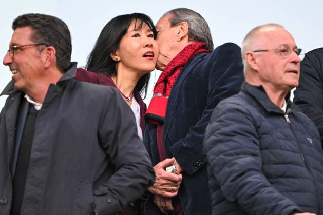 2. Bundesliga - Hannover 96 - Eintracht Braunschweig am 20.03.2026 in der HDI Arena in Hannover Ex- Bundeskanzler Gerhard Schröder Schroeder mit Ehefrau So-yeon Schröder-Kim im Stadion