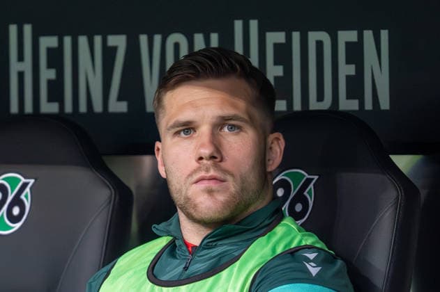 Deutschland: Fussball 2. Bundesliga, 27. Spieltag 2025 2026, Hannover 96 - Eintracht Braunschweig am 20.03. in Hannover (Heinz von Heiden Arena): Benjamin Källman (Hannover 96 9)
