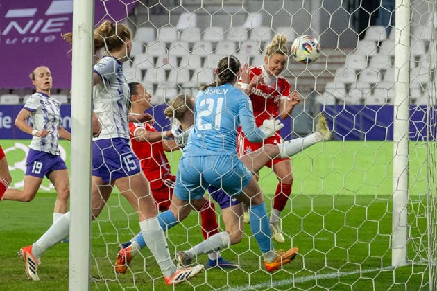 Linda Dallmann (FC Bayern Muenchen, 10) erzielt das Tor zum 2:0. SGS Essen vs. FC Bayern Muenchen, Fussball, Frauen Bundesliga, 21. Spieltag, Saison 2025 2026, 20.03.2026 DFL DFB Regulations prohibit any use of Photographs as image sequences and or Quasivideo SGS Essen vs. FC Bayern Muenchen, Fussball, Frauen Bundesliga, 21. Spieltag, Saison 2025 2026, 20.03.2026 Essen Copyright: xEibner-Pressefoto ThomasxHaeslerx EP_THR