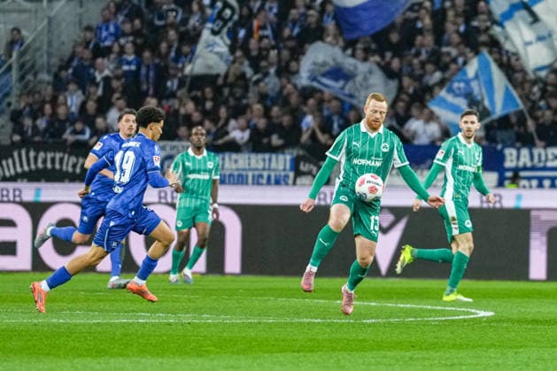 2. Bundesliga, Karlsruher SC vs SpVgg Greuther Fürth, 20.03.2026 Paul Will (SpVgg Greuther Fürth, 13) mit einer Ballannahme 2. Bundesliga, Karlsruher SC vs SpVgg Greuther Fürth, BBBank Wildpark Karlsruhe, 20.03.2026 DFB DFL REGULATIONS PROHIBIT ANY USE OF PHOTOGRAPHS AS IMAGE SEQUENCES AND OR QUASI-VIDEO.