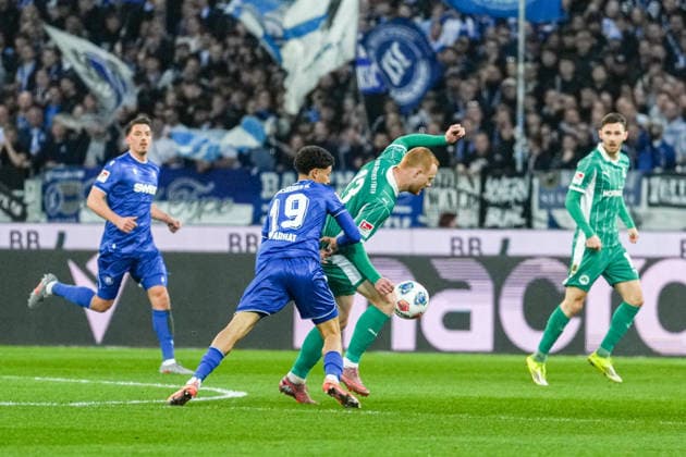 2. Bundesliga, Karlsruher SC vs SpVgg Greuther Fürth, 20.03.2026 Zweikampf zwischen Louey Ben Farhat (Karlsruher SC, 19) und Paul Will (SpVgg Greuther Fürth, 13) 2. Bundesliga, Karlsruher SC vs SpVgg Greuther Fürth, BBBank Wildpark Karlsruhe, 20.03.2026 DFB DFL REGULATIONS PROHIBIT ANY USE OF PHOTOGRAPHS AS IMAGE SEQUENCES AND OR QUASI-VIDEO.
