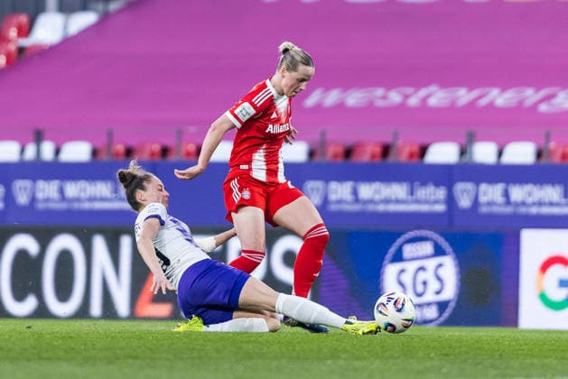 GOOGLE PIXEL Frauen Bundesliga, SGS Essen - FC Bayern München; 20.03.2026 Zweikampf Jacqueline Meißner (SGS Essen, 16), Franziska Kett (FC Bayern München, 20) - Rote Karte Meißner GOOGLE PIXEL Frauen Bundesliga, SGS Essen - FC Bayern München, Essen, Stadion an der Hafenstrasse am 20.03.2026 DFB REGULATIONS PROHIBIT ANY USE OF PHOTOGRAPHS AS IMAGE SEQUENCES AND OR QUASI-VIDEO. Copyright: xBEAUTIFULxSPORTS Wunderlx