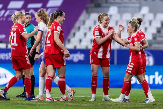 GOOGLE PIXEL Frauen Bundesliga, SGS Essen - FC Bayern München; 20.03.2026 Jubel zum 0:2 durch Linda Dallmann (FC Bayern München, 10) GOOGLE PIXEL Frauen Bundesliga, SGS Essen - FC Bayern München, Essen, Stadion an der Hafenstrasse am 20.03.2026 DFB REGULATIONS PROHIBIT ANY USE OF PHOTOGRAPHS AS IMAGE SEQUENCES AND OR QUASI-VIDEO. Copyright: xBEAUTIFULxSPORTS Wunderlx