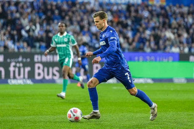 2. Bundesliga, Karlsruher SC vs SpVgg Greuther Fürth, 20.03.2026 DÅ¾enis BurniÄ‡ (Karlsruher SC, 7) am Ball 2. Bundesliga, Karlsruher SC vs SpVgg Greuther Fürth, BBBank Wildpark Karlsruhe, 20.03.2026 DFB DFL REGULATIONS PROHIBIT ANY USE OF PHOTOGRAPHS AS IMAGE SEQUENCES AND OR QUASI-VIDEO.