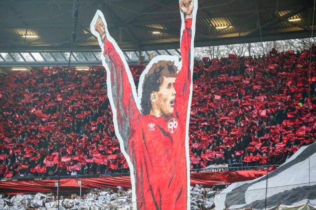 Deutschland: Fussball 2.Bundesliga 2025 2026, 27. Spieltag - Hannover 96 vs Eintracht Braunschweig- Heinz von Heiden Arena Stadion (Hannover): Zuschauer, Fans, Tribüne, Fahne, Transparent, Spruchband, Choreographie, Fanchoreo, Hannover