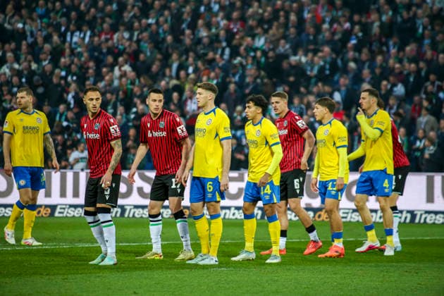 Deutschland: Fussball 2.Bundesliga 2025 2026, 27. Spieltag - Hannover 96 vs Eintracht Braunschweig- Heinz von Heiden Arena Stadion (Hannover): Bastian Allgeier (Hannover 96, 17) Virgil GhiÅ£Äƒ Virgil Ghita (Hannover 96, 5) Maik Nawrocki (Hannover 96, 6) Florian Flick (Eintracht Braunschweig, 6) Johan Gomez Johan Gomez (Eintracht Braunschweig, 44) Andi Hoti (Eintracht Braunschweig, 4) Hannover