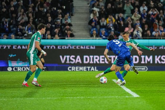 2. Bundesliga, Karlsruher SC vs SpVgg Greuther Fürth, 20.03.2026 Roko Å imiÄ‡ (Karlsruher SC, 9) der seine Chance nicht nutzt im 5-Meter Raum 2. Bundesliga, Karlsruher SC vs SpVgg Greuther Fürth, BBBank Wildpark Karlsruhe, 20.03.2026 DFB DFL REGULATIONS PROHIBIT ANY USE OF PHOTOGRAPHS AS IMAGE SEQUENCES AND OR QUASI-VIDEO.