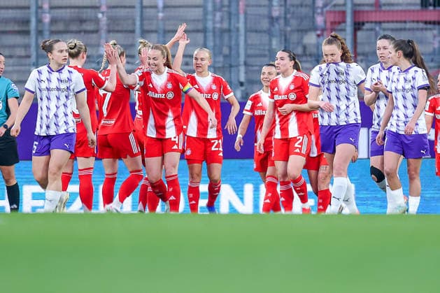 20.03.2026, Fußball, 1. Frauen Bundesliga, SGS Essen - FC Bayern München, Stadion Hafenstraße, Google Pixel Frauenbundesliga, 21. Spieltag, Saison 2025 2026: Torjubel nach dem Tor zum 2:0 durch Torschütze Linda Dallmann (FC Bayern Muenchen 10) DFB regulations prohibit any use of photographs as image sequences and or quasi-video. Nordrhein-Westfalen Deutschland