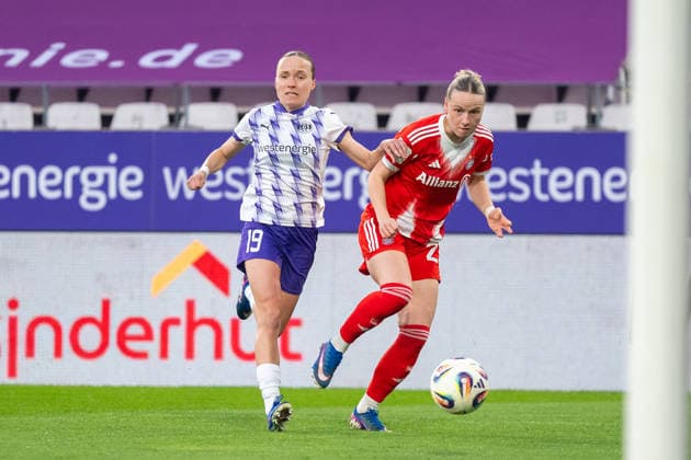 Zweikampf zwischen Beke Sterner (SGS Essen, 19) und Franziska Kett (FC Bayern Muenchen, 20). SGS Essen vs. FC Bayern Muenchen, Fussball, Frauen Bundesliga, 21. Spieltag, Saison 2025 2026, 20.03.2026 DFL DFB Regulations prohibit any use of Photographs as image sequences and or Quasivideo SGS Essen vs. FC Bayern Muenchen, Fussball, Frauen Bundesliga, 21. Spieltag, Saison 2025 2026, 20.03.2026 Essen Copyright: xEibner-Pressefoto ThomasxHaeslerx EP_THR