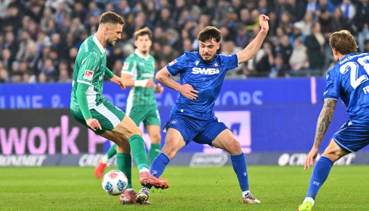 20.03.2026 - Fussball - Saison 2025 2026 - 2. Fussball - Bundesliga - 27. Spieltag: Karlsruher SC KSC Karlsruhe - SpVgg Greuther Fürth SGF ( Kleeblatt ) - Sportfoto Zink - xwoxzix - DFL regulations prohibit any use of photographs as image sequences and or quasi-video - only for editorial use - Dennis Srbeny (7, SpVgg Greuther Fürth ) Lilian Egloff (25, Karlsruher SC KSC )