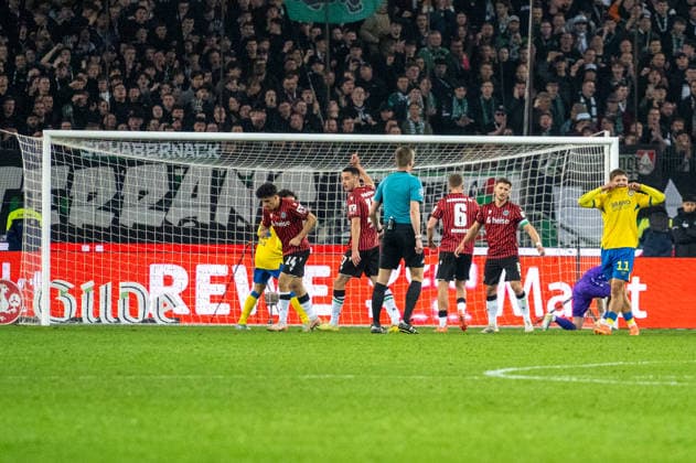 Deutschland: Fussball 2. Bundesliga, 27. Spieltag 2025 2026, Hannover 96 - Eintracht Braunschweig am 20.03. in Hannover (Heinz von Heiden Arena): Johan Gomez (Eintracht Braunschweig 44) Schuss