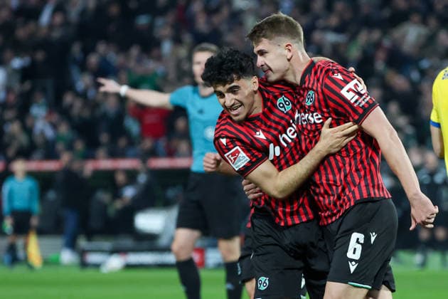 2. Bundesliga - Hannover 96 - Eintracht Braunschweig am 20.03.2026 in der Heinz von Heiden Arena in Hannover Jubel, Torjubel, Torschuetze, Torschütze Maik Nawrocki (Hannover) jubelt nach seinem Tor zum 1 zu 0 mit Husseyn Chakroun (Hannover)