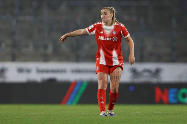 Georgia Stanway (FC Bayern München) gestikuliert, Gestik waehrend des Spiels der Frauen Bundesliga zwischen SGS Essen und Bayern München, Stadion an der Hafenstraße am 20. März in Essen, Deutschland. (Foto von Oliver Kaelke DeFodi Images) +++ Georgia Stanway (FC Bayern München) gestures during the Woman Bundesliga match between SGS Essen and Bayern München at Stadion an der Hafenstraße on March 20, 2026 in Cologne, Germany. (Photo by Oliver Kaelke DeFodi Images) DFL regulations prohibit any use of photographs as image sequences and or quasi-video. (Photo by Oliver Kaelke DeFodi Images) -