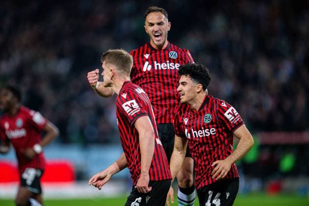 20.03.2026 - Fußball, 2025 2026, 2. Bundesliga, 27. Spieltag, Hannover 96 - Eintracht Braunschweig: (L-R) Maik Nawrocki (Hannover) jubelt nach seinem Tor zum 1:0 mit Virgil GhiÈ›a (Hannover), Husseyn Chakroun (Hannover) DFL REGULATIONS PROHIBIT ANY USE OF PHOTOGRAPHS AS IMAGE SEQUENCES AND OR QUASI-VIDEO.
