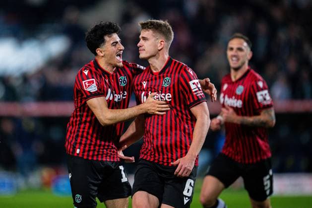 20.03.2026 - Fußball, 2025 2026, 2. Bundesliga, 27. Spieltag, Hannover 96 - Eintracht Braunschweig: (M) Maik Nawrocki (Hannover) jubelt nach seinem Tor zum 1:0 mit (L) Husseyn Chakroun (Hannover), (R) Virgil GhiÈ›a (Hannover) DFL REGULATIONS PROHIBIT ANY USE OF PHOTOGRAPHS AS IMAGE SEQUENCES AND OR QUASI-VIDEO.