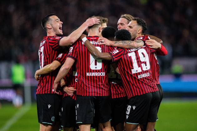 20.03.2026 - Fußball, 2025 2026, 2. Bundesliga, 27. Spieltag, Hannover 96 - Eintracht Braunschweig: Jubeltraube nach dem Tor zum 1:0 von (M) Maik Nawrocki (Hannover), (L-R) Bastian Allgeier (Hannover), Stefan Teitur Thordarson (Hannover), Nahuel Noll (Hannover), Virgil GhiÈ›a (Hannover) DFL REGULATIONS PROHIBIT ANY USE OF PHOTOGRAPHS AS IMAGE SEQUENCES AND OR QUASI-VIDEO.