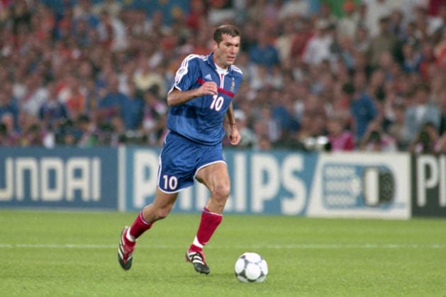 ZINEDINE ZIDANE, Francia, Euro 2000, Finale, France vs Italy 2-1 (aet), 02-07-2000, Azione, Action, Single shot CAMPIONATI EUROPEI OLANDA BELGIO EURO 2000 FINALE FRANCIA-ITALIA