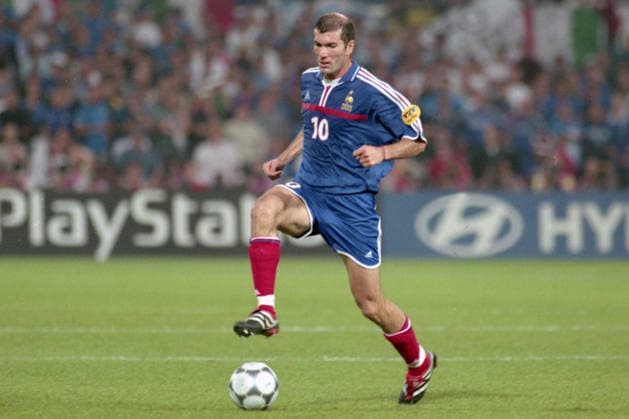 ZINEDINE ZIDANE, Francia, Euro 2000, Finale, France vs Italy 2-1 (aet), 02-07-2000, Azione, Action, Single shot CAMPIONATI EUROPEI OLANDA BELGIO EURO 2000 FINALE FRANCIA-ITALIA