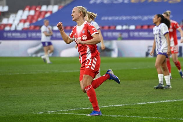 Pernille HARDER (M) jubelt nach ihrem Tor zum 0-1, jubelnd, Jubel, Begeisterung, Freude, Emotion SGS Essen - FC Bayern Muenchen Fussball Google Pixel Bundesliga der Frauen Saison 2025 2026, 21.Spieltag, Spieltag21 am 20.03.2026 im Stadion an der Hafenstrasse Essen, Â