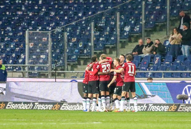 Deutschland: Fussball 2.Bundesliga 2025 2026, 27. Spieltag - Hannover 96 vs Eintracht Braunschweig- Heinz von Heiden Arena Stadion (Hannover): Tor und Torjubel zum Maik Nawrocki (Hannover 96, 6) Virgil GhiÅ£Äƒ Virgil Ghita (Hannover 96, 5) Enzo Leopold (Hannover 96, 8) Stefan Teitur ÃžorÃ°arson Stefan Teitur Thordarson (Hannover 96, 23) Hannover