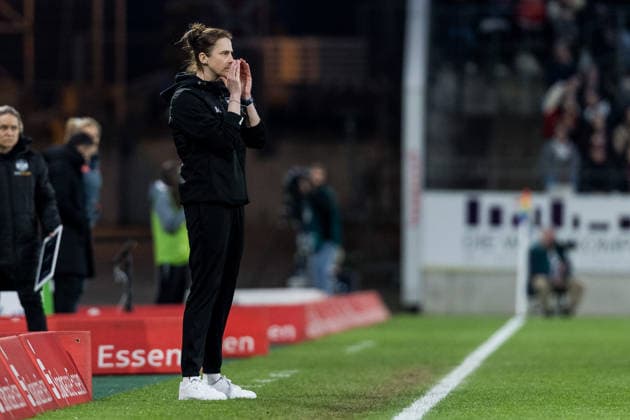 GOOGLE PIXEL Frauen Bundesliga, SGS Essen - FC Bayern München; 20.03.2026 Heleen Jaques (Trainerin SGS Essen) ruft, coacht GOOGLE PIXEL Frauen Bundesliga, SGS Essen - FC Bayern München, Essen, Stadion an der Hafenstrasse am 20.03.2026 DFB REGULATIONS PROHIBIT ANY USE OF PHOTOGRAPHS AS IMAGE SEQUENCES AND OR QUASI-VIDEO. Copyright: xBEAUTIFULxSPORTS Wunderlx